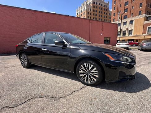 Certified 2025 Nissan Altima 2.5 SV FWD image 8