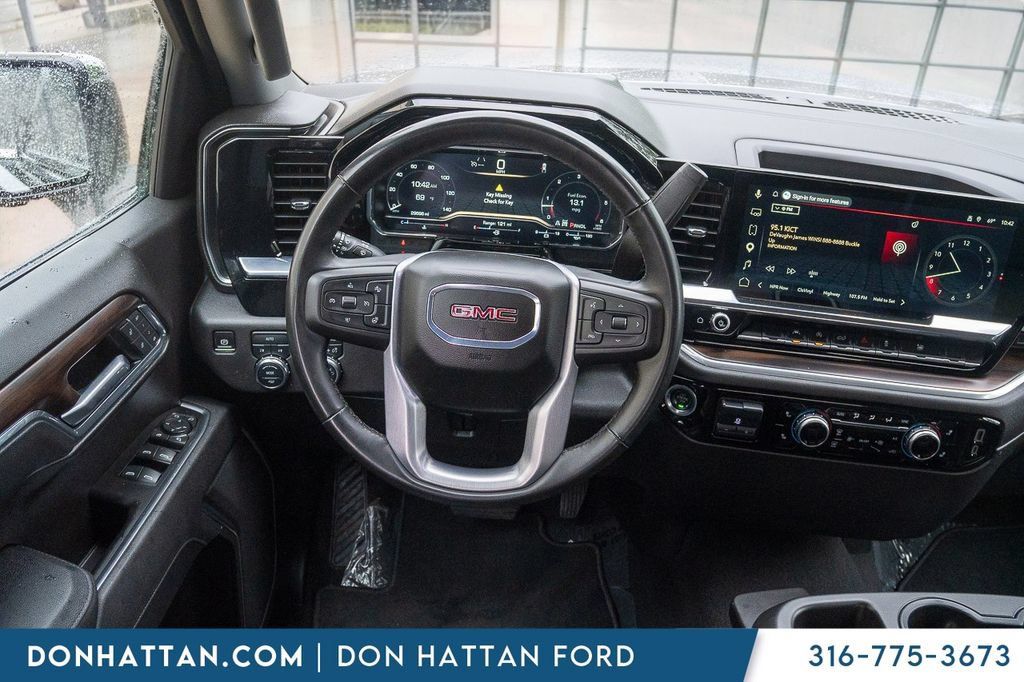 Used 2025 GMC Sierra 1500 SLT AWD/4WD image 5