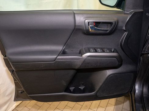 Used 2023 Toyota Tacoma TRD Off-Road image 10