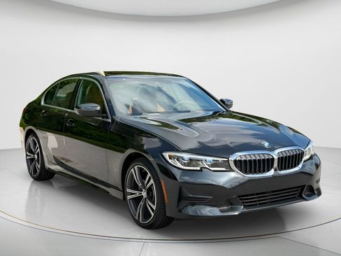 Used 2020 BMW 330i Sedan w/ Executive Package RWD image 3