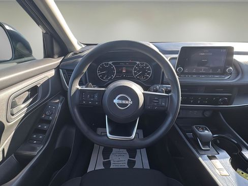 Used 2024 Nissan Rogue S image 11