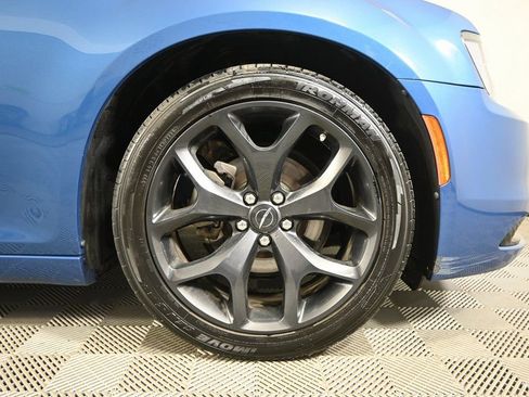 Used 2022 Chrysler 300 Touring w/ Sport Appearance Package image 11