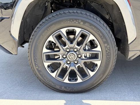 Used 2022 Toyota Tundra Limited AWD/4WD image 32