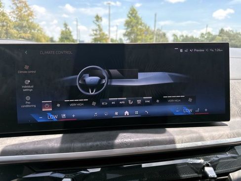 Used 2025 BMW X7 xDrive40i AWD/4WD image 28