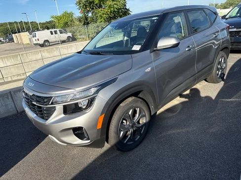 Used 2025 Kia Seltos LX AWD/4WD image 1