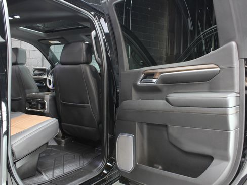 Used 2025 Chevrolet Silverado 1500 High Country w/ High Country Premium Package AWD/4WD image 49