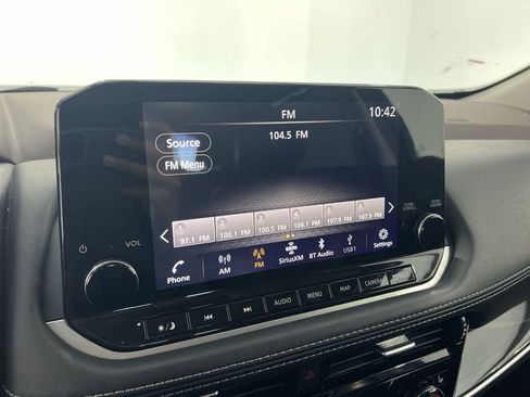 Used 2023 Nissan Rogue SL w/ SL Premium Package image 12