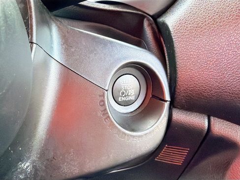 Used 2020 Jeep Renegade Latitude w/ Cold Weather Group AWD/4WD image 8
