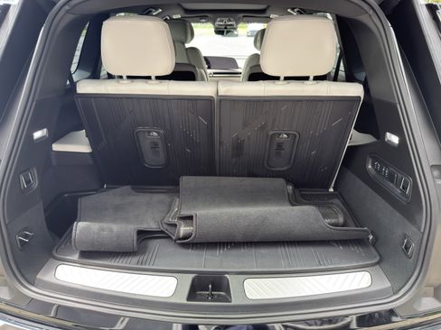 Used 2026 Cadillac Vistiq Sport w/ LPO, Floor Liner Package AWD/4WD image 9