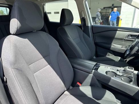 Used 2024 Nissan Rogue S FWD image 10