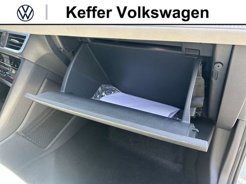 New 2026 Volkswagen Taos SE FWD image 32