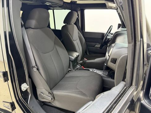 Used 2017 Jeep Wrangler Unlimited Sport w/ Connectivity Group image 10