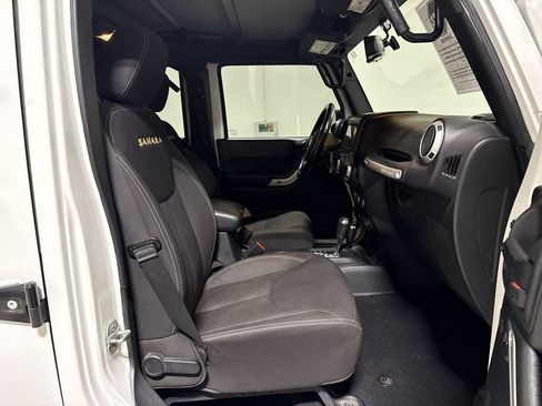 Used 2015 Jeep Wrangler Unlimited Sahara AWD/4WD image 19