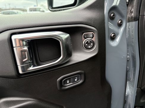 Used 2025 Jeep Wrangler Unlimited Rubicon w/ Steel Bumper Group image 14