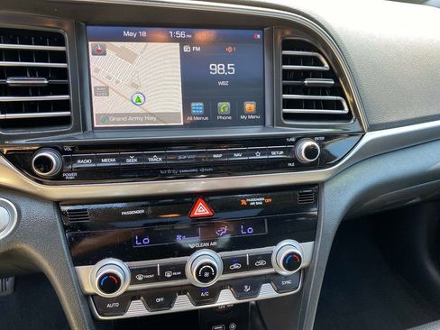 Used 2020 Hyundai Elantra Limited w/ Ultimate Package 03 FWD image 10