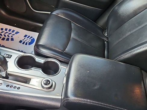 Used 2019 Nissan Pathfinder SL image 16