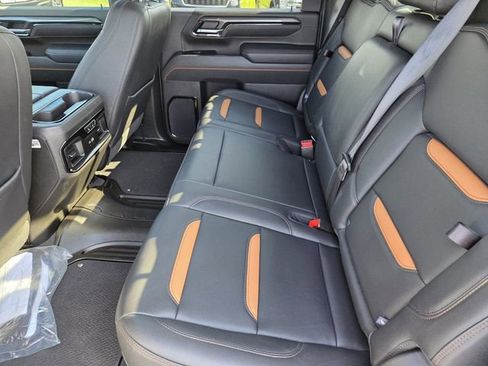 Used 2025 GMC Sierra 2500 AT4 w/ AT4 Premium Plus Package AWD/4WD image 30