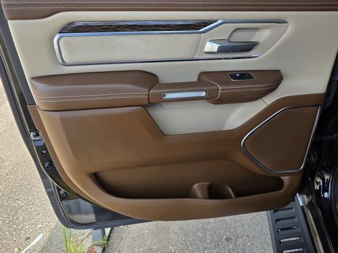 Used 2019 RAM 1500 Laramie AWD/4WD image 34