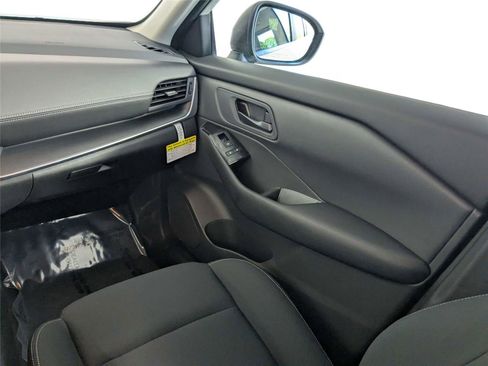 Used 2026 Nissan Rogue S AWD/4WD image 38