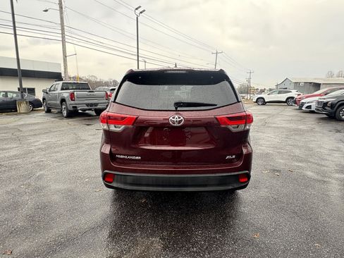 Used 2018 Toyota Highlander XLE image 3