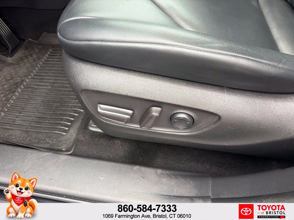 Used 2022 Toyota Highlander XLE AWD/4WD image 19