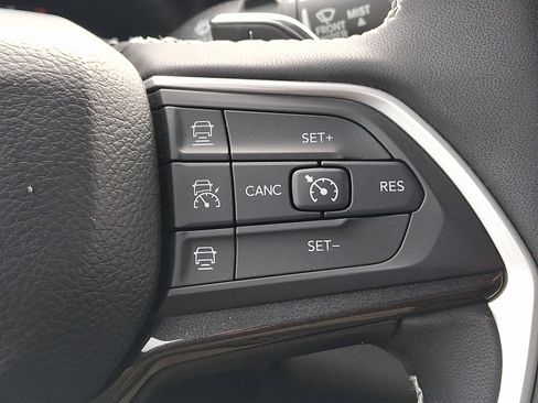 Certified 2023 Jeep Grand Cherokee Laredo w/ Luxury Tech Group I image 24