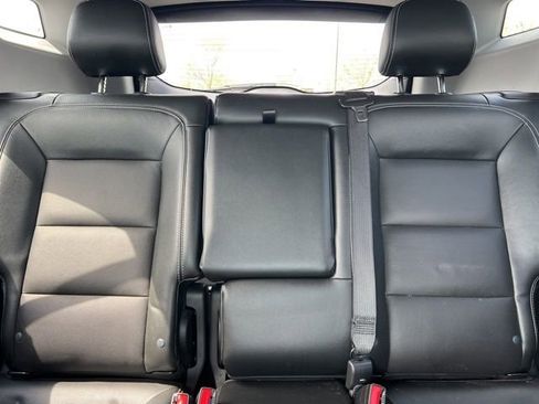 Used 2023 GMC Terrain SLT image 29