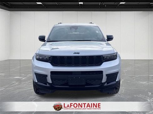 Certified 2024 Jeep Grand Cherokee L Laredo image 8