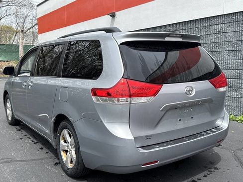 Used 2014 Toyota Sienna LE FWD image 25