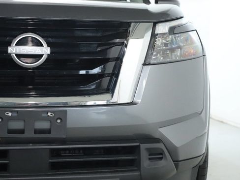 Certified 2025 Nissan Pathfinder SV FWD image 8