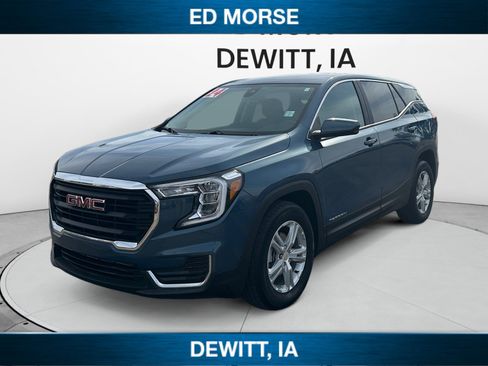 Used 2024 GMC Terrain SLE image 1