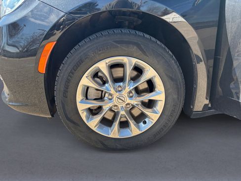 Used 2022 Chrysler Pacifica Touring-L AWD/4WD image 14