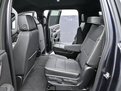 Used 2024 Chevrolet Suburban Premier image 30