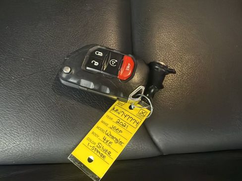 Used 2021 Jeep Wrangler Unlimited Sahara w/ Cold Weather Group AWD/4WD image 24