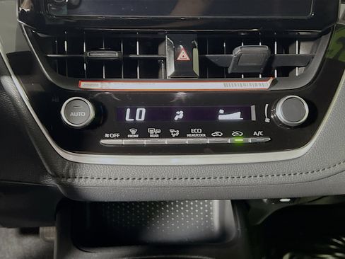 Used 2025 Toyota Corolla SE image 25