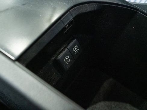 Certified 2020 Toyota Camry SE image 28