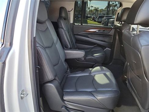 Used 2019 Cadillac Escalade ESV Luxury image 23