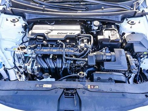 Certified 2025 Hyundai Elantra Sport image 28