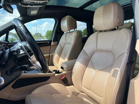 Used 2019 Porsche Macan AWD/4WD image 10