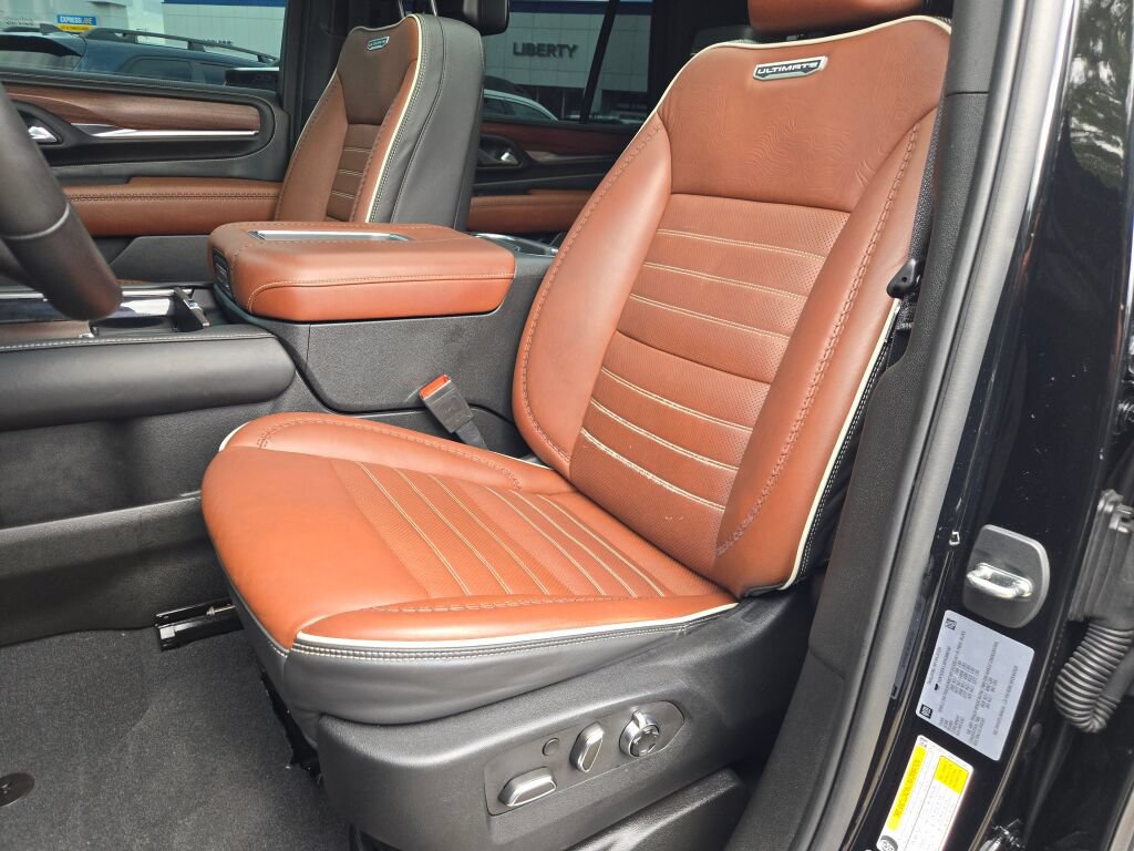 Used 2023 GMC Yukon Denali Ultimate AWD/4WD image 35