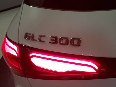 Used 2024 Mercedes-Benz GLC 300 image 8