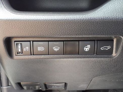 Used 2022 Toyota RAV4 XLE w/ Convenience Package AWD/4WD image 17