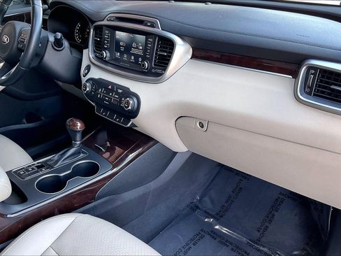 Used 2018 Kia Sorento EX w/ EX Advanced Touring Package image 20