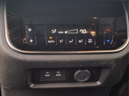 Used 2025 Nissan Armada SL AWD/4WD image 13