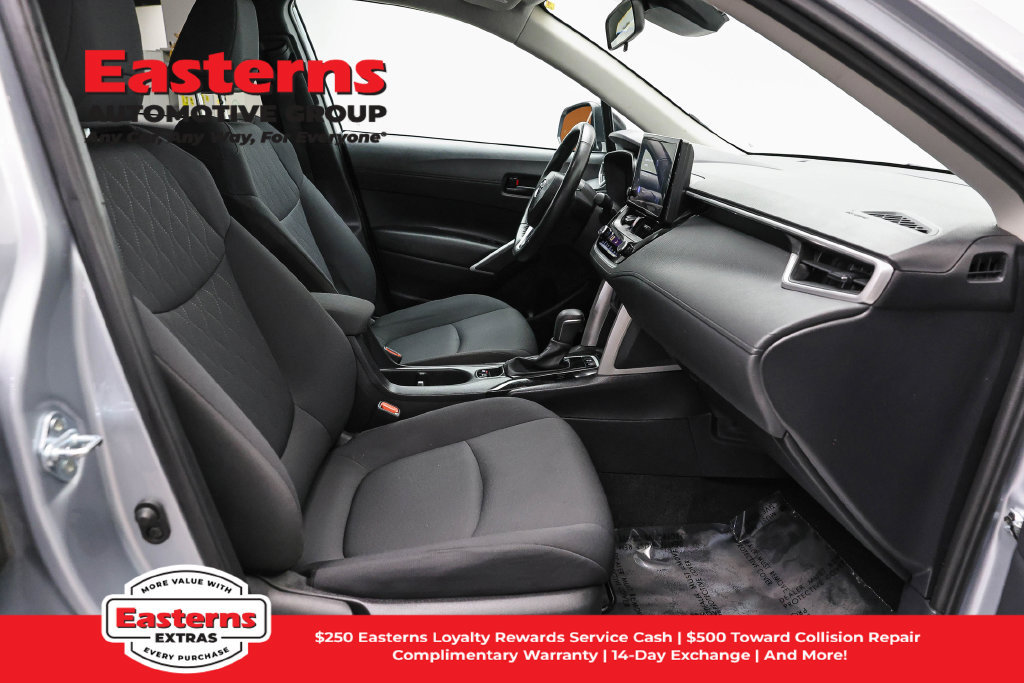 Used 2025 Toyota Corolla Cross LE FWD image 24