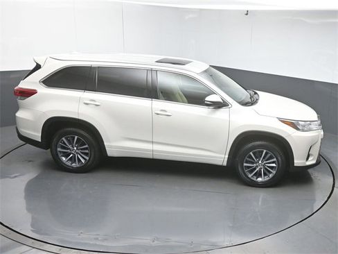 Used 2017 Toyota Highlander XLE image 61