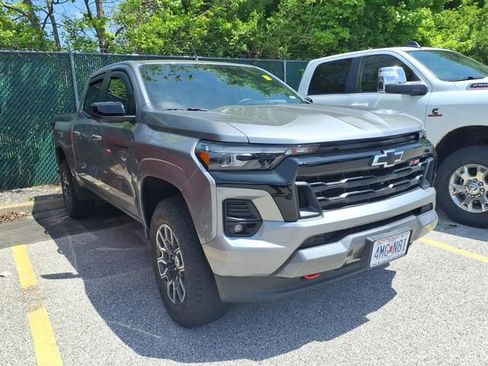 Used 2023 Chevrolet Colorado Z71 w/ Z71 Convenience Package 2 AWD/4WD image 4