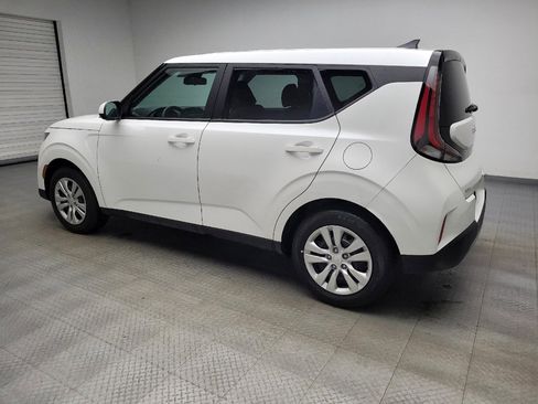 Used 2025 Kia Soul LX FWD image 3