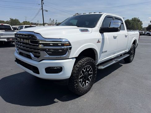 Used 2025 RAM 2500 Limited AWD/4WD image 8