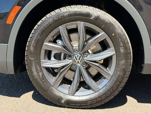 Used 2022 Volkswagen Tiguan SE AWD/4WD image 9